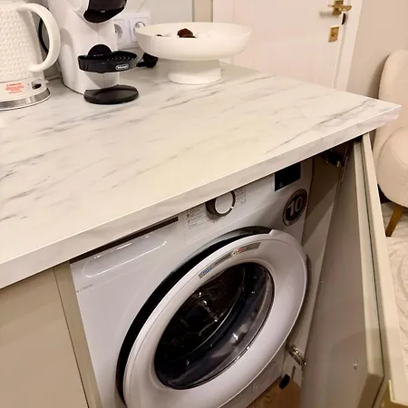 Elegant White In Centre With Parking Apartment