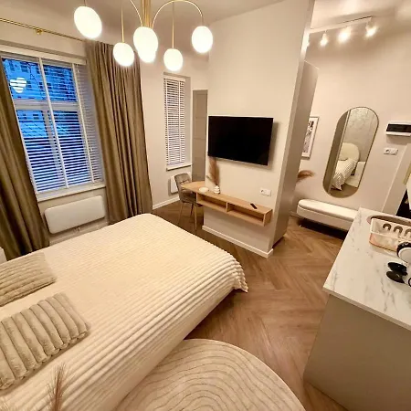 Elegant White In Centre With Parking