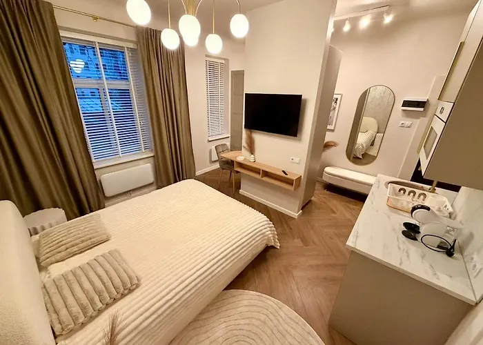 Elegant White In Centre With Parking